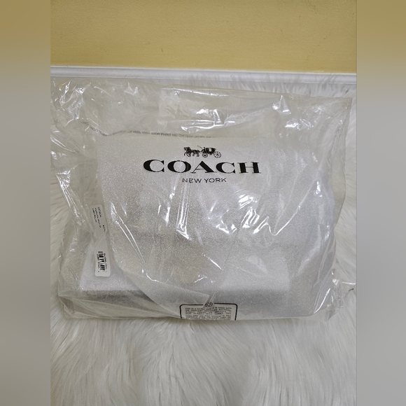 New Coach X Peanuts Tabby Shoulder Bag 26 With Newspaper Print - Picture 11 of 14